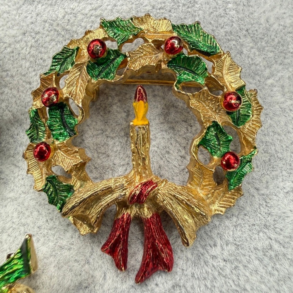 Vintage Christmas Brooch Lot of 3 Poinsettia Wreath Ornament Red Green Gold Tone - Picture 4 of 9